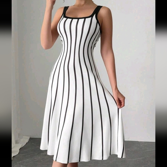 Women's Casual Loose Wide Strap Striped Print Black And White Dress - Picture 4 of 4